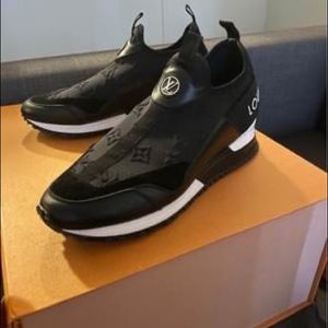 Louis Vuitton run away sneaker